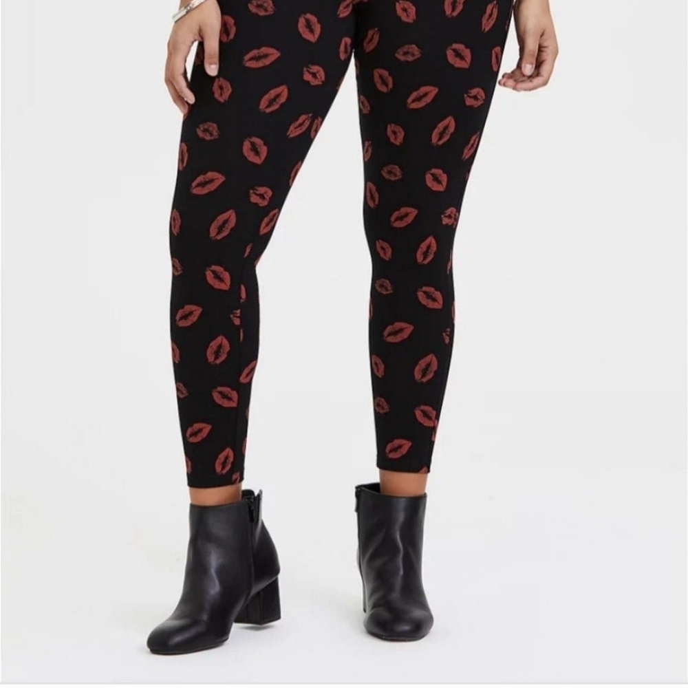 Torrid Black and Red Lip Print Leggings